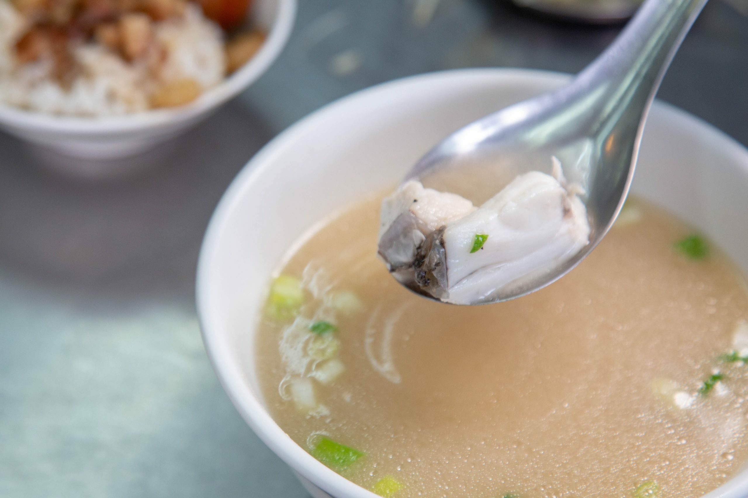 台南東區美食、萬成鮮魚湯|30年傳統老店新鮮便宜,鮮魚湯、蔥爆石斑都好吃 3 台南東區美食、萬成鮮魚湯|30年傳統老店新鮮便宜,鮮魚湯、蔥爆石斑都好吃