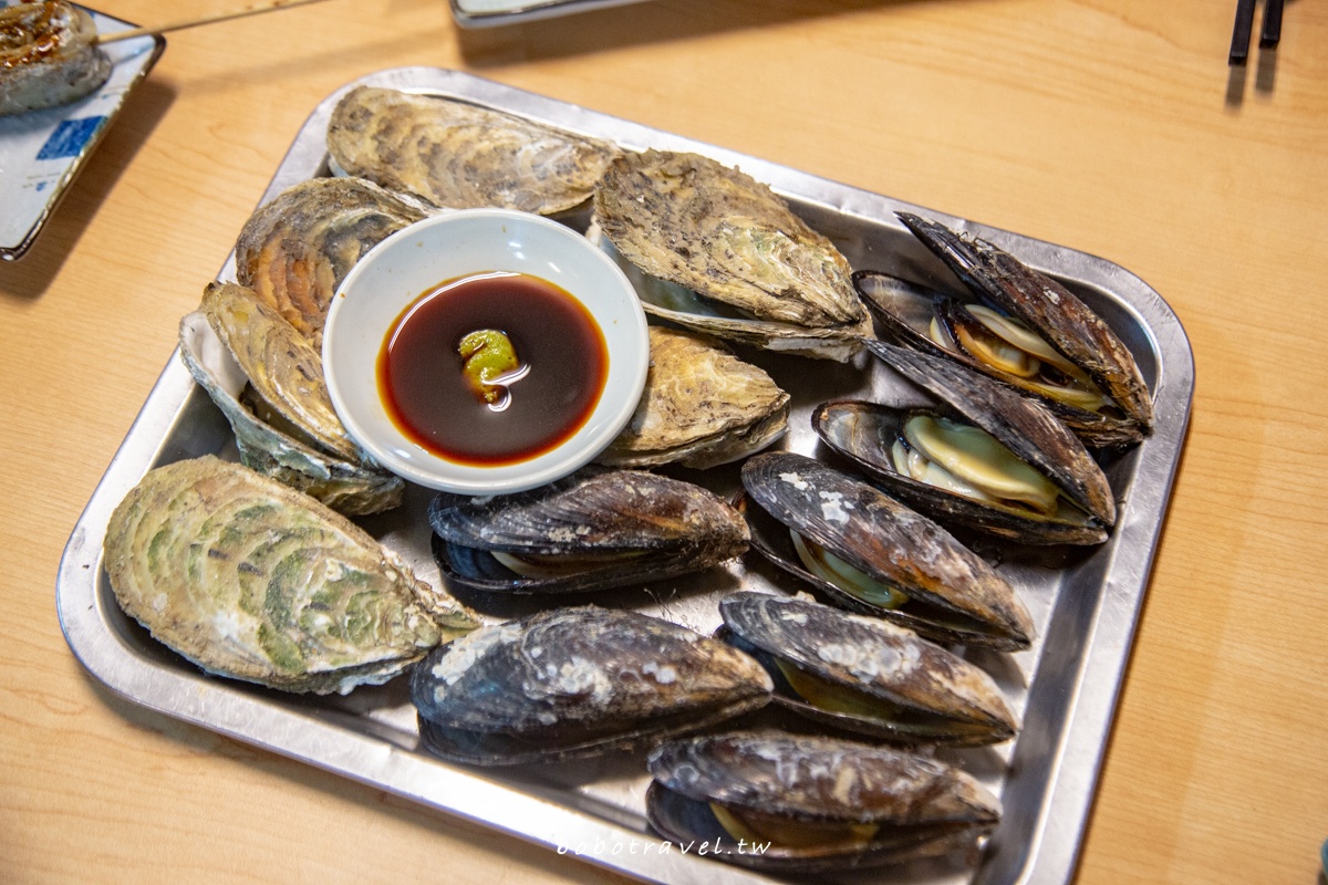 馬祖北竿美食、忠漁原味海鮮碳烤｜新鮮淡菜、生蠔、燒烤炸物一次滿足，大碗喝酒氣氛滿點